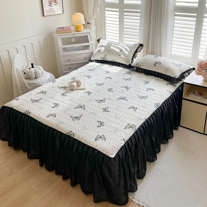 91家纺网 家纺一手货源 找家纺 慕澄2025新款小清新印花凉感丝花床裙款乳胶凉席 黑蝴蝶