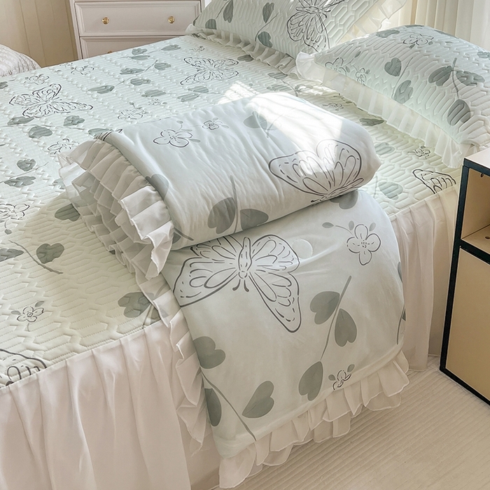 91家纺网 家纺一手货源 找家纺 慕澄2025新款小版印花床裙款乳胶凉席凉感丝夏被四件套 绿色蝶