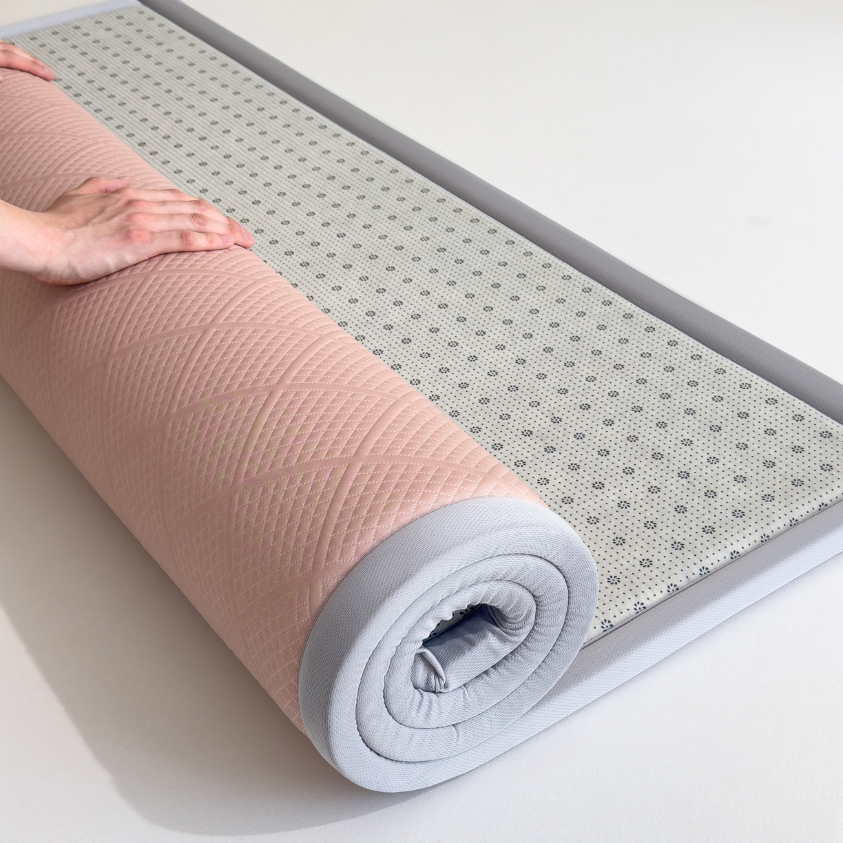 91家纺网 家纺一手货源 找家纺 席世家 2025新款凉感豆豆多功能垫 波洛格-粉