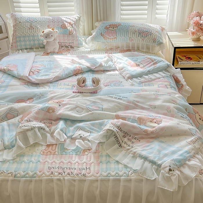 91家纺网 家纺一手货源 找家纺 慕澄2025新款小版印花床裙款乳胶凉席凉感丝夏被四件套 音乐会