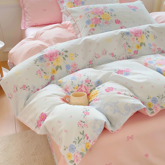 91家纺网 家纺一手货源 找家纺 铭博家纺 2025新款直播爆款100%全棉吊边一字绣工艺款13070印花全棉四件套 苏沐花谣