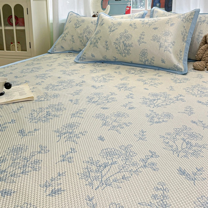 91家纺网 家纺一手货源 找家纺 布卢姆床垫2025新款A类数码印花冰藤席夏凉席--床席款 雏菊花影