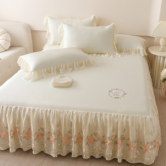 91家纺网 家纺一手货源 找家纺 好儿喜家纺2025新款海洋丝凉感豆豆床裙凉席-花蜜 奶白