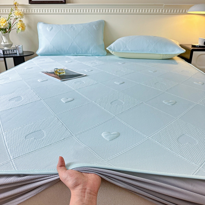 91家纺网 家纺一手货源 找家纺 布卢姆床垫2025新款A类PE乙纶冰豆豆床笠款凉席 菱格爱心