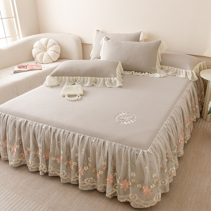 91家纺网 家纺一手货源 找家纺 好儿喜家纺2025新款海洋丝凉感豆豆床裙凉席-花蜜 咖 