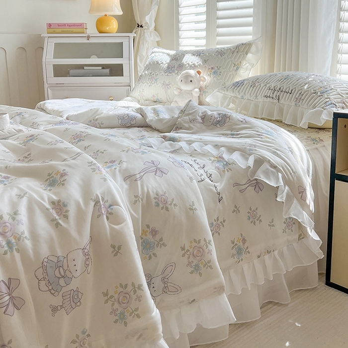 91家纺网 家纺一手货源 找家纺 慕澄2025新款小版印花床裙款乳胶凉席凉感丝夏被四件套 紫系小兔