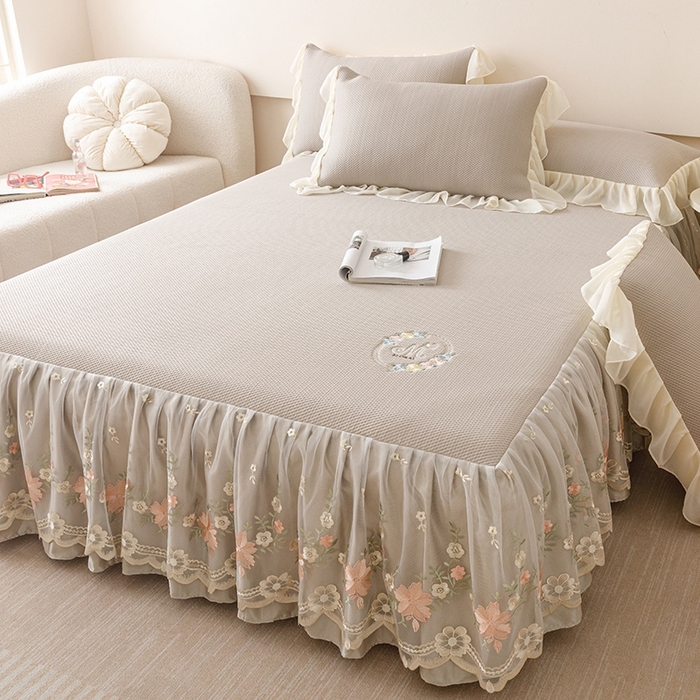 91家纺网 家纺一手货源 找家纺 好儿喜家纺2025新款海洋丝凉感豆豆床裙凉席-花蜜 咖 