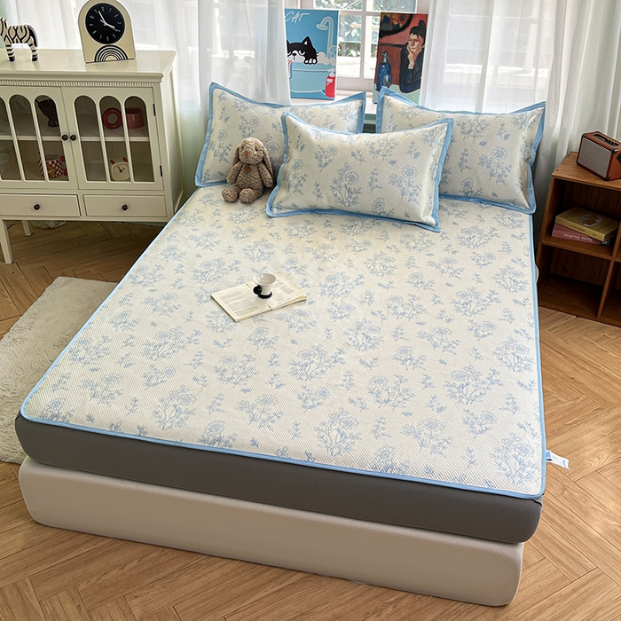 91家纺网 家纺一手货源 找家纺 布卢姆床垫2025新款A类数码印花冰藤席夏凉席--床笠款 雏菊花影床笠