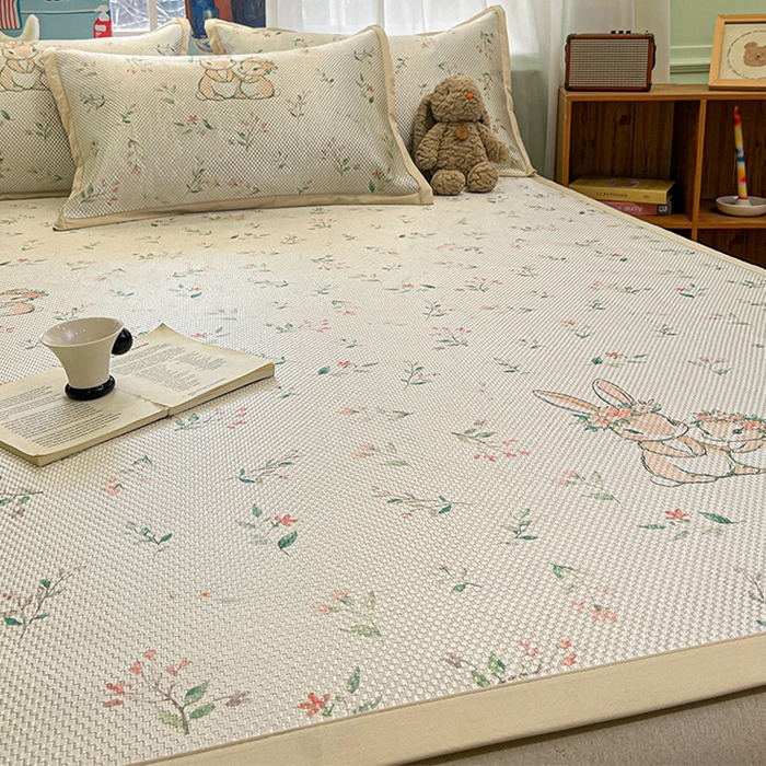 91家纺网 家纺一手货源 找家纺 布卢姆床垫2025新款A类数码印花冰藤席夏凉席--床席款 花园小兔