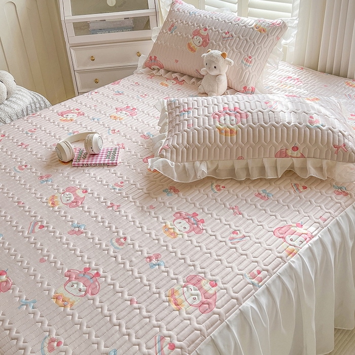 91家纺网 家纺一手货源 找家纺 慕澄2025新款小清新印花凉感丝花床裙款乳胶凉席 美乐蒂