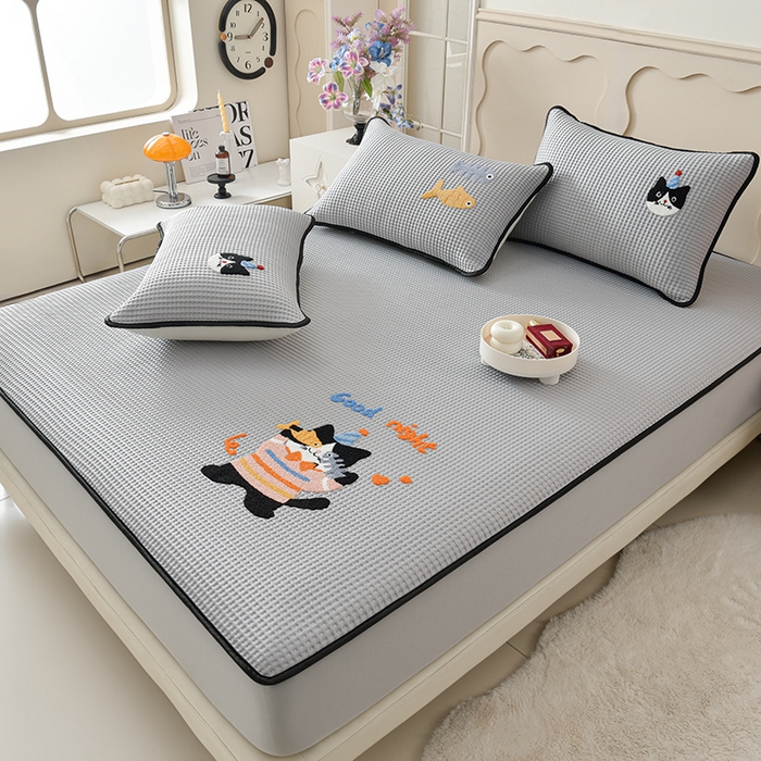 91家纺网 家纺一手货源 找家纺 （总）炫拼  2025新款A类凉豆豆华夫格卡通绣花床笠款三件套