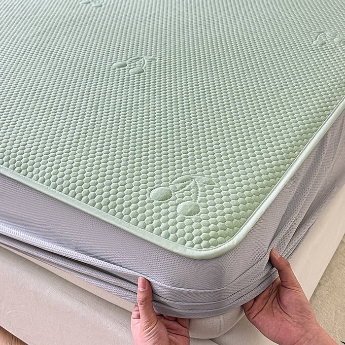 91家纺网 家纺一手货源 找家纺 布卢姆床垫2025新款A类PE乙纶冰豆豆床笠款凉席 樱桃绿