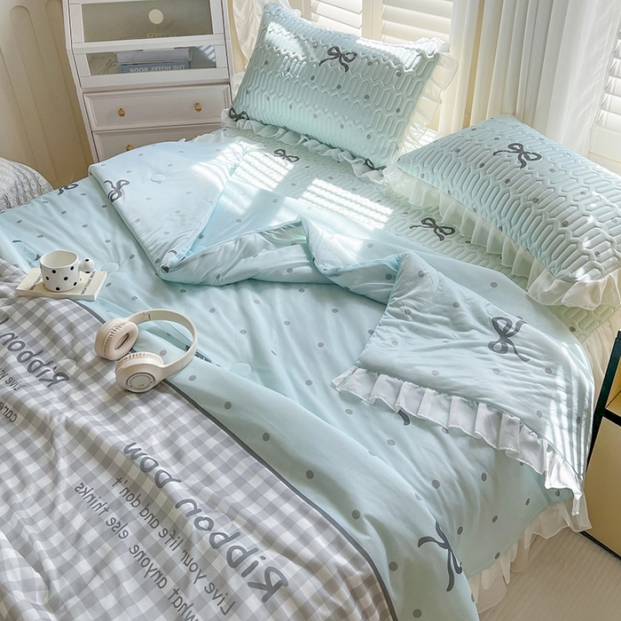 91家纺网 家纺一手货源 找家纺 慕澄2025新款小版印花床裙款乳胶凉席凉感丝夏被四件套 蓝色浪漫