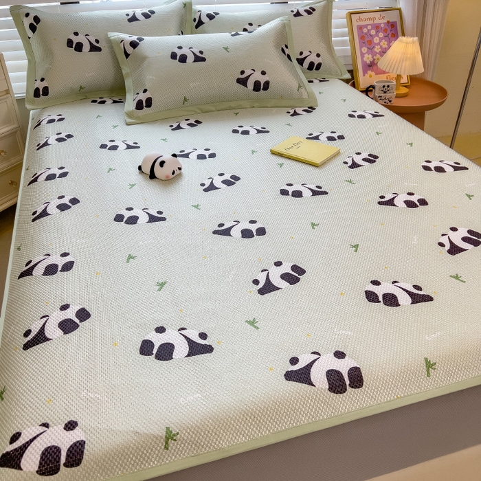 91家纺网 家纺一手货源 找家纺 布卢姆床垫2025新款A类数码印花冰藤席夏凉席--床笠款 熊猫乐乐