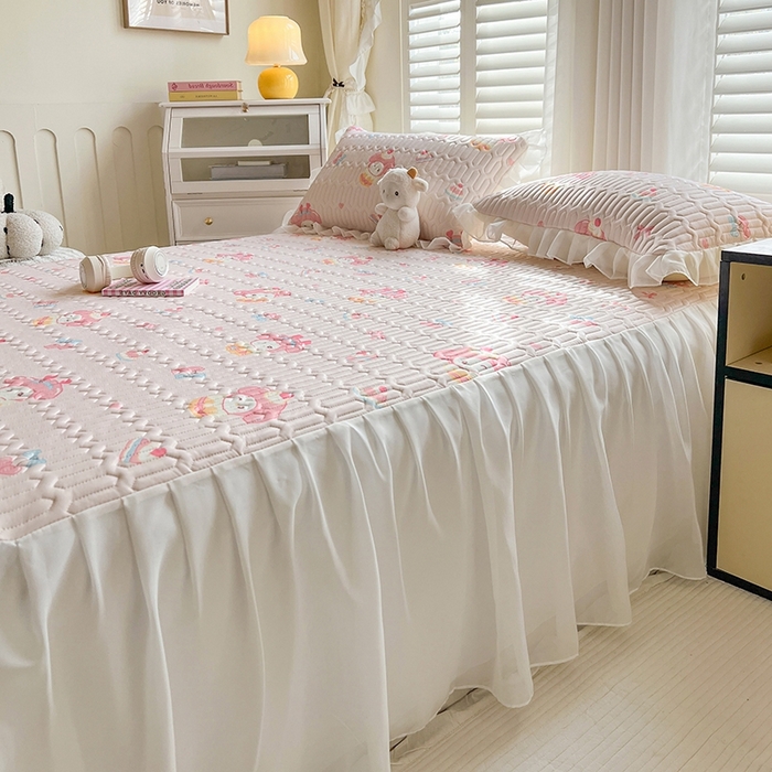 91家纺网 家纺一手货源 找家纺 慕澄2025新款小清新印花凉感丝花床裙款乳胶凉席 美乐蒂