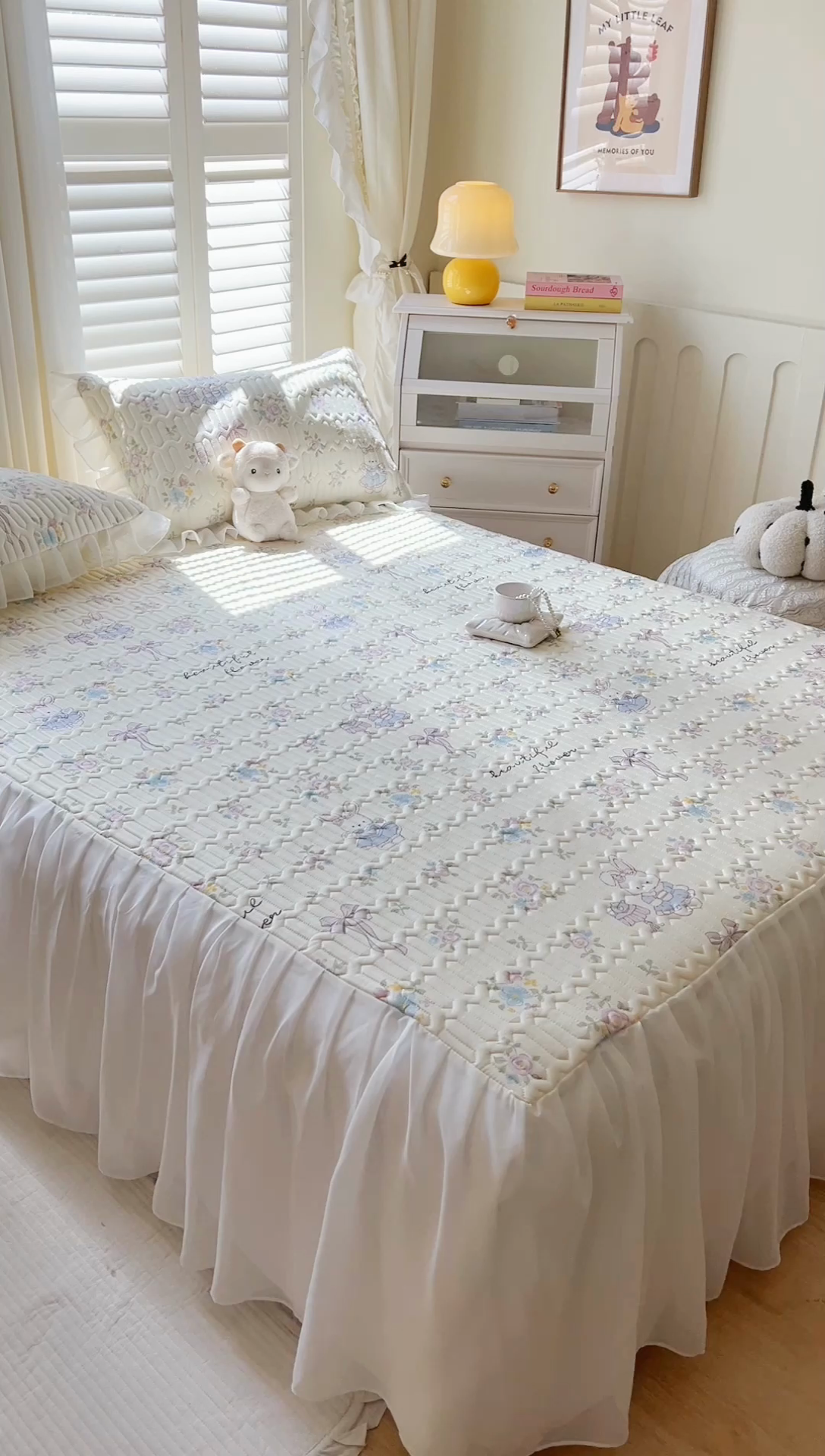 91家纺网 家纺一手货源 找家纺 慕澄2025新款小清新印花凉感丝花床裙款乳胶凉席 叶子青青