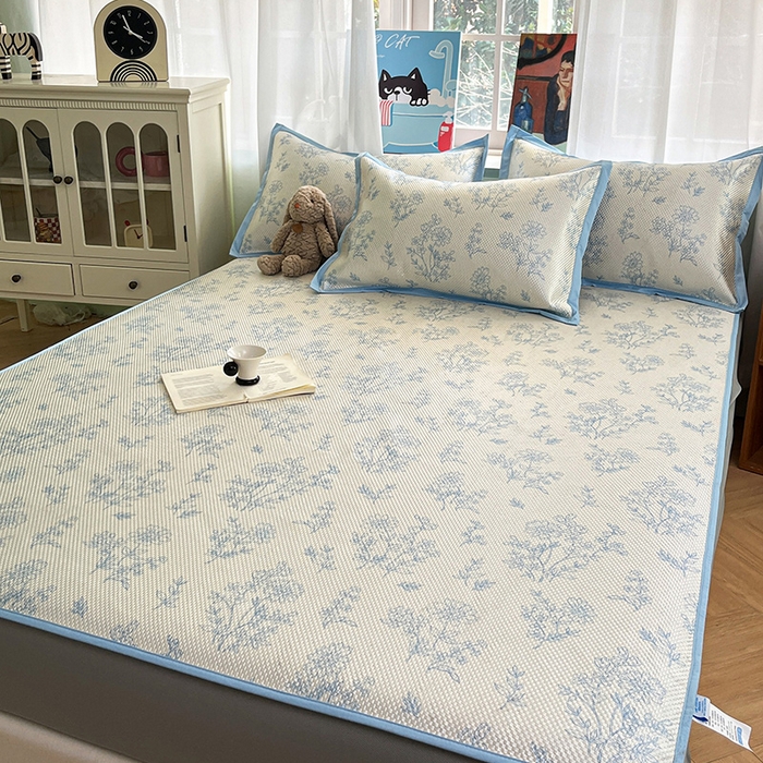 91家纺网 家纺一手货源 找家纺 布卢姆床垫2025新款A类数码印花冰藤席夏凉席--床笠款 雏菊花影床笠