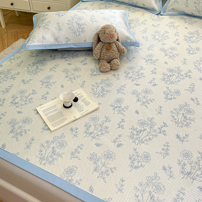 91家纺网 家纺一手货源 找家纺 布卢姆床垫2025新款A类数码印花冰藤席夏凉席--床席款 雏菊花影