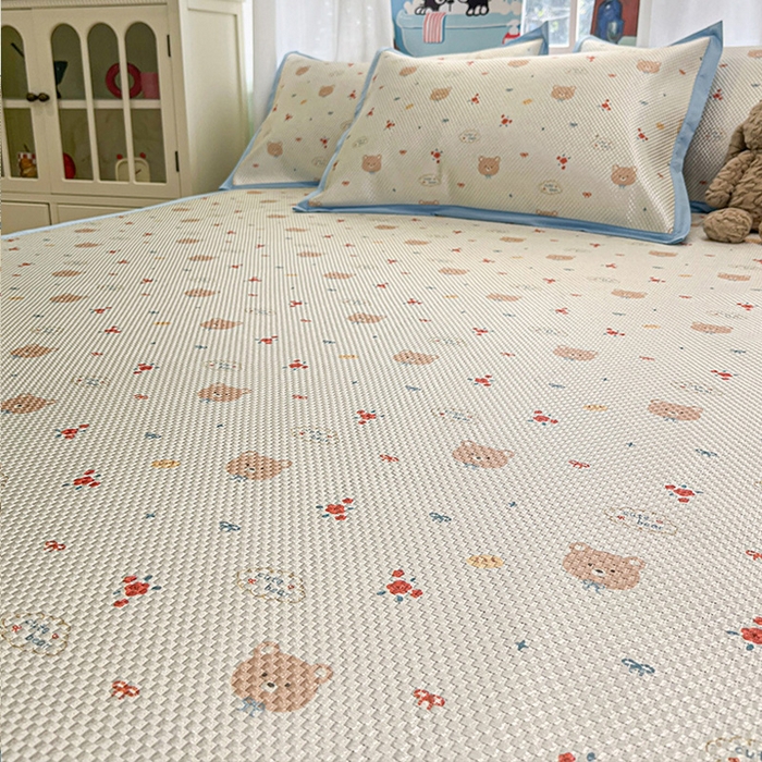 91家纺网 家纺一手货源 找家纺 布卢姆床垫2025新款A类数码印花冰藤席夏凉席--床席款 呆呆熊