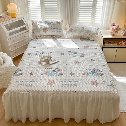 91家纺网 家纺一手货源 找家纺 慕澄2025新款小清新印花凉感丝花床裙款乳胶凉席 星星狗