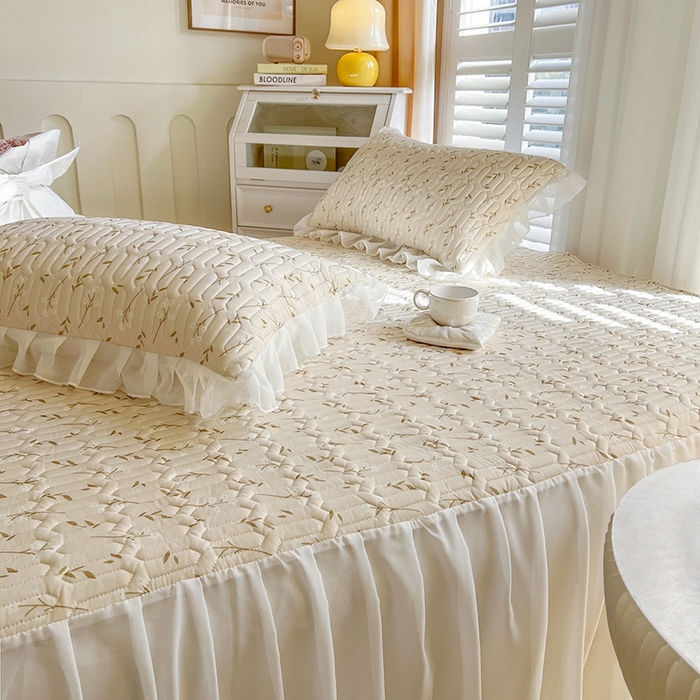 91家纺网 家纺一手货源 找家纺 慕澄2025新款小清新印花凉感丝花床裙款乳胶凉席 叶子青青