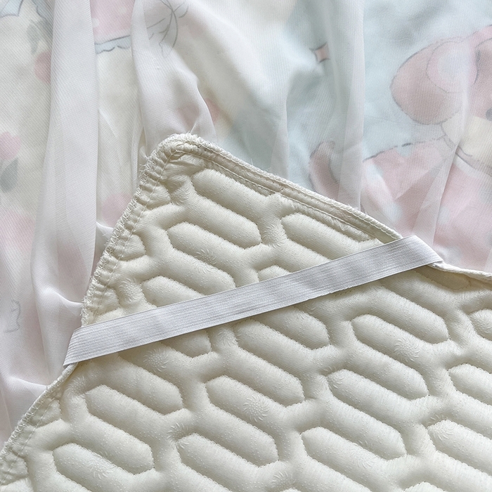 91家纺网 家纺一手货源 找家纺 慕澄2025新款小版印花床裙款乳胶凉席凉感丝夏被四件套 音乐会