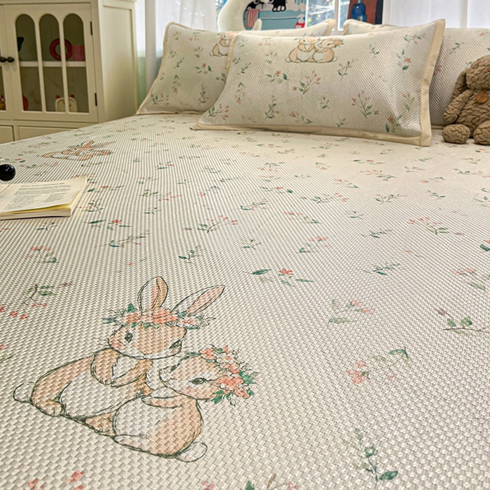 91家纺网 家纺一手货源 找家纺 布卢姆床垫2025新款A类数码印花冰藤席夏凉席--床席款 花园小兔