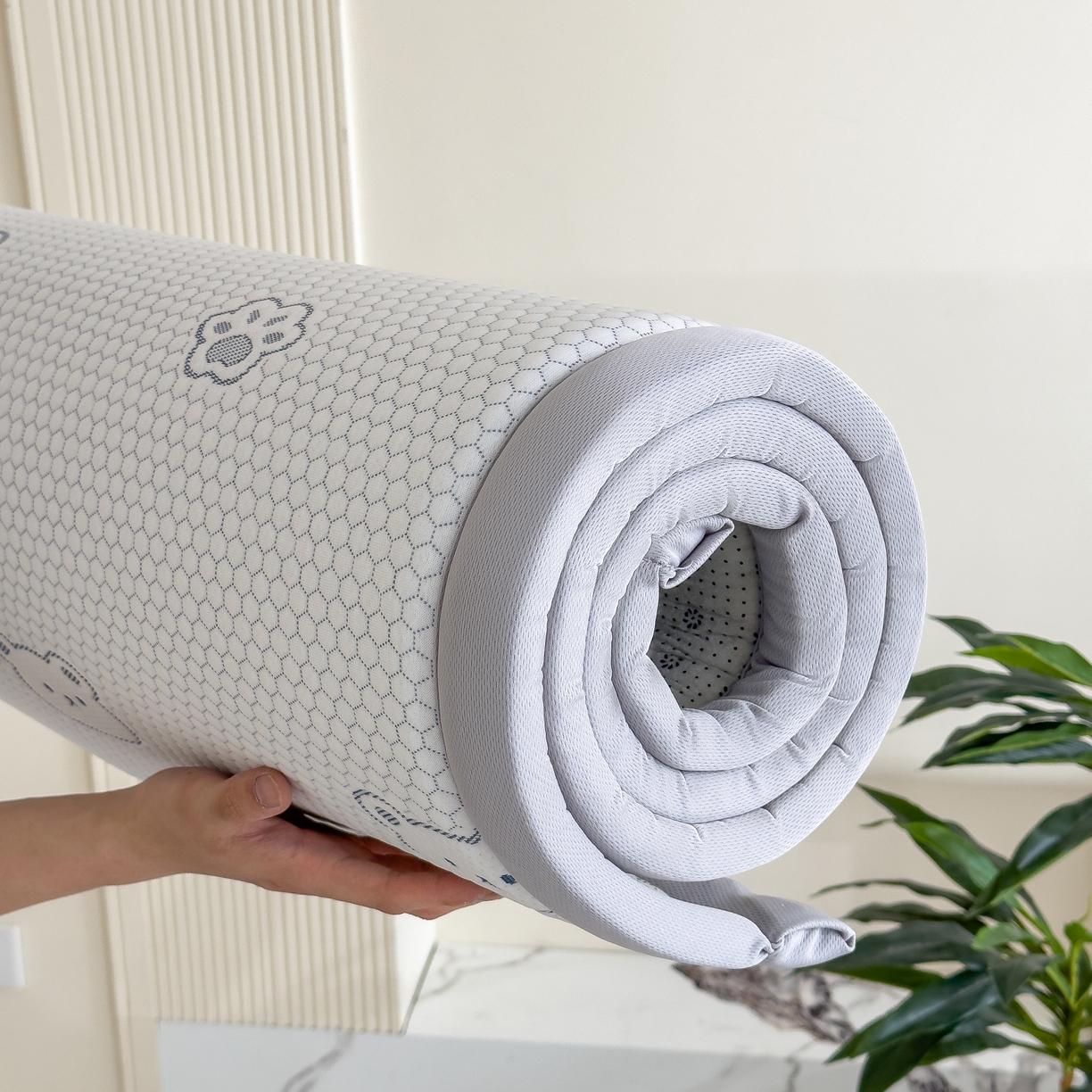 91家纺网 家纺一手货源 找家纺 席世家 2025新款凉感豆豆多功能垫 小熊-蓝