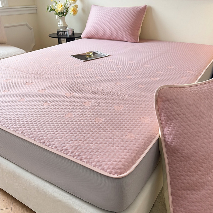 91家纺网 家纺一手货源 找家纺 布卢姆床垫2025新款A类PE乙纶冰豆豆床笠款凉席 爱心字母