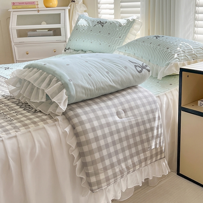 91家纺网 家纺一手货源 找家纺 慕澄2025新款小版印花床裙款乳胶凉席凉感丝夏被四件套 蓝色浪漫