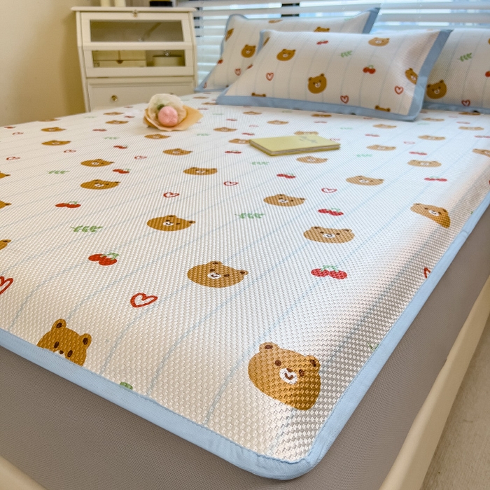 91家纺网 家纺一手货源 找家纺 布卢姆床垫2025新款A类数码印花冰藤席夏凉席--床笠款 樱桃熊