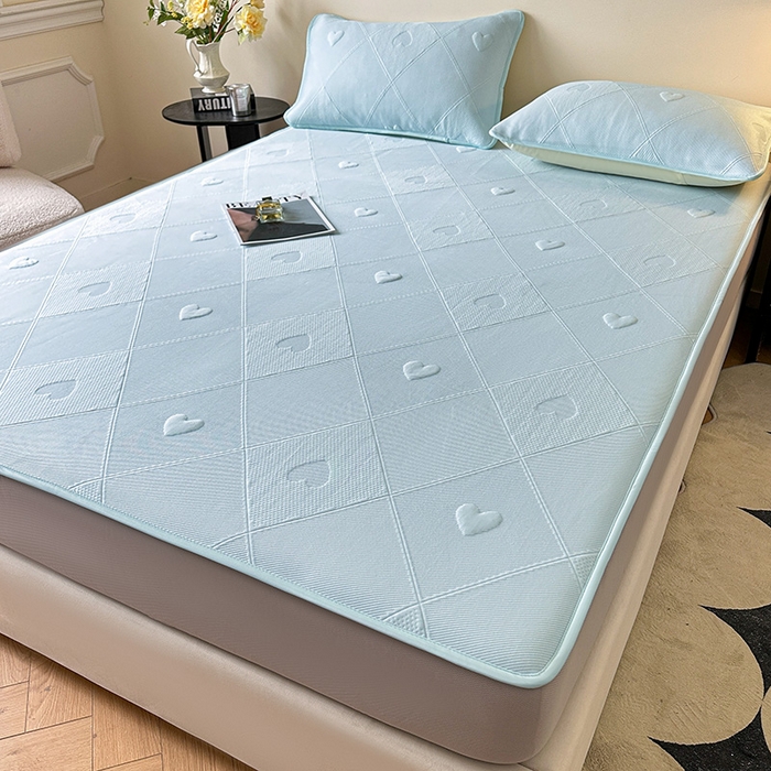 91家纺网 家纺一手货源 找家纺 布卢姆床垫2025新款A类PE乙纶冰豆豆床笠款凉席 菱格爱心