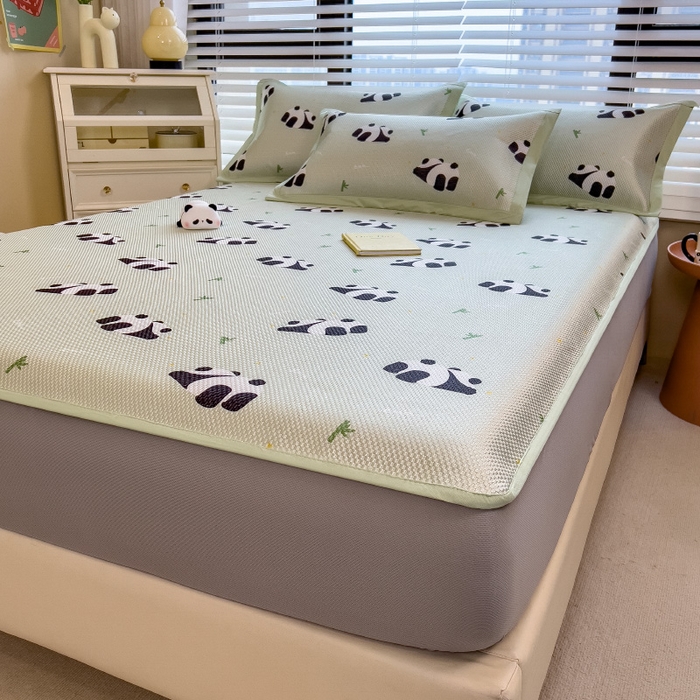 91家纺网 家纺一手货源 找家纺 布卢姆床垫2025新款A类数码印花冰藤席夏凉席--床笠款 熊猫乐乐