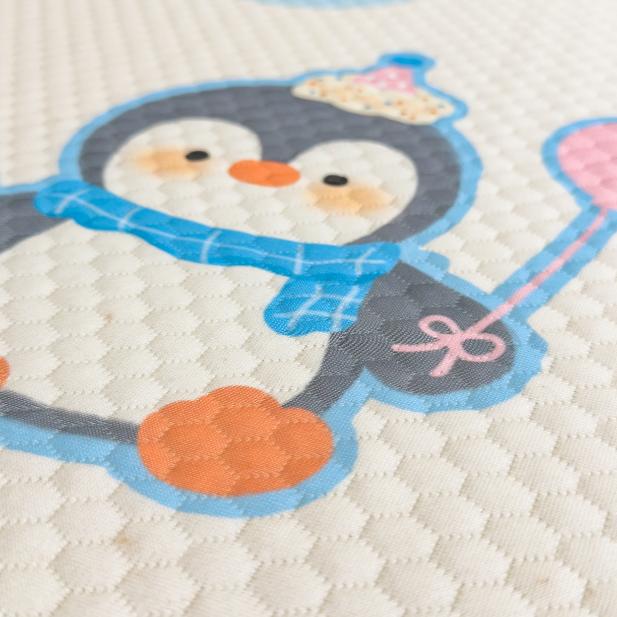 91家纺网 家纺一手货源 找家纺 席世家 2025新款印花豆豆多功能垫 小企鹅