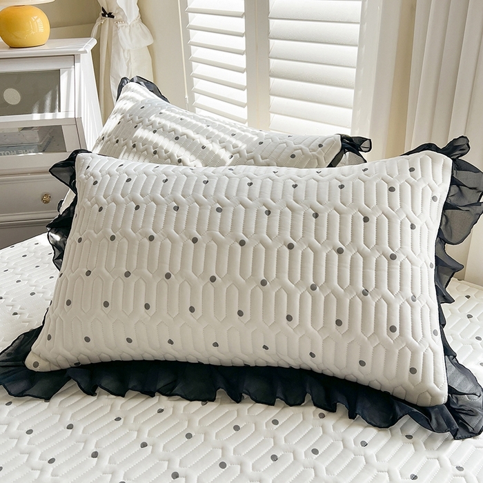 91家纺网 家纺一手货源 找家纺 慕澄2025新款小清新印花凉感丝花床裙款乳胶凉席 黑波点