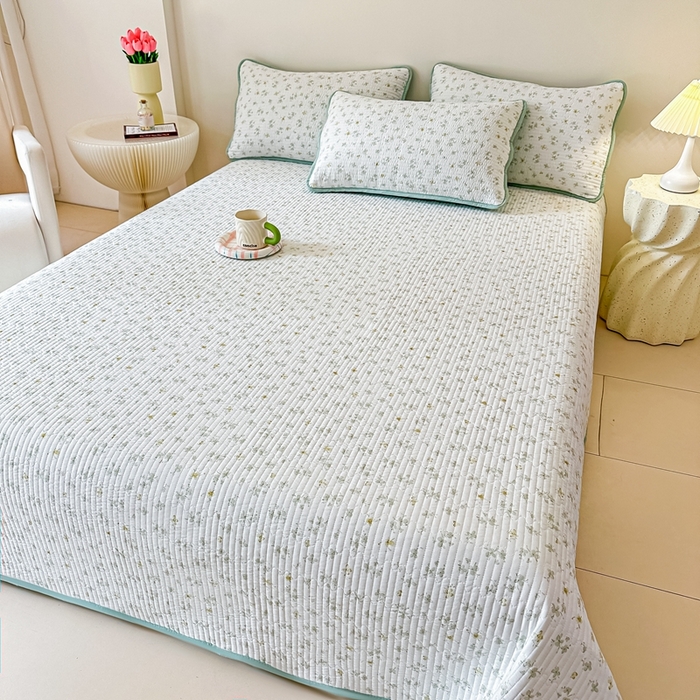 91家纺网 家纺一手货源 找家纺 橘夏家纺2025爆款棉感珍珠绸印花床盖三件套 花非花-仙踪绿