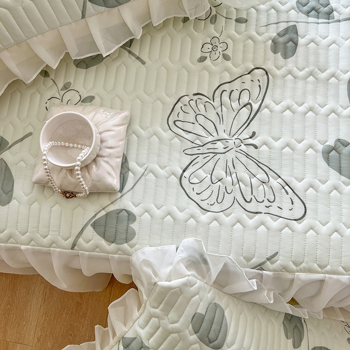 91家纺网 家纺一手货源 找家纺 慕澄2025新款小清新印花凉感丝花床裙款乳胶凉席 绿色蝶