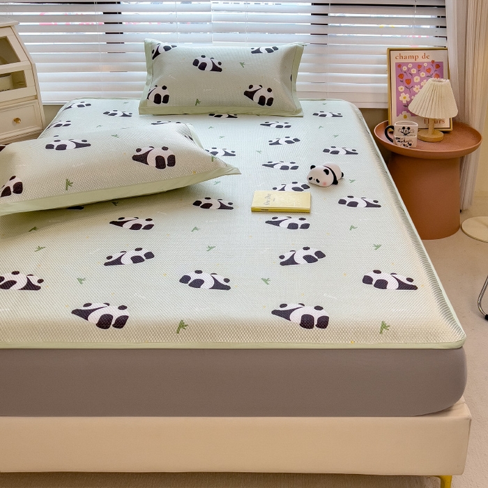 91家纺网 家纺一手货源 找家纺 布卢姆床垫2025新款A类数码印花冰藤席夏凉席--床笠款 熊猫乐乐