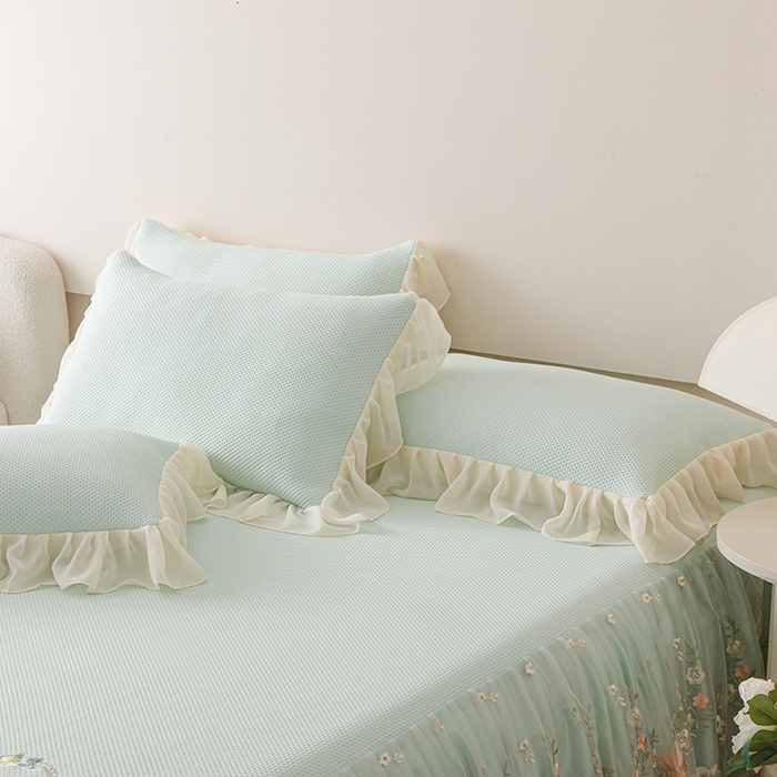 91家纺网 家纺一手货源 找家纺 好儿喜家纺2025新款海洋丝凉感豆豆床裙凉席-花蜜 浅绿 