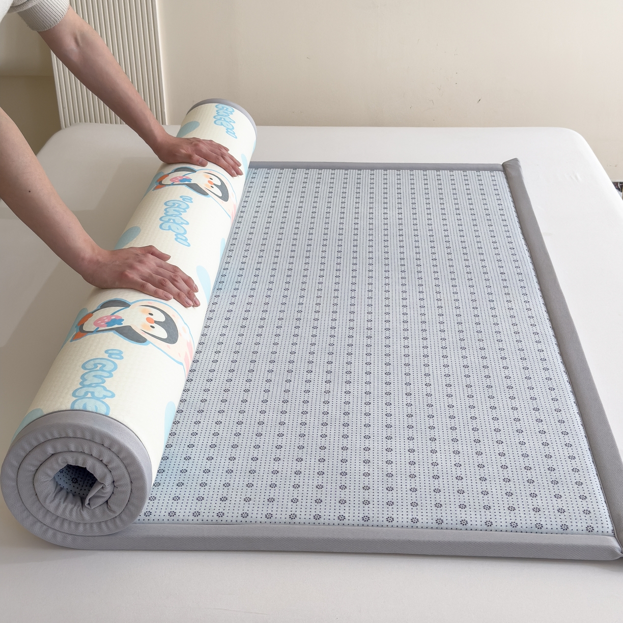 91家纺网 家纺一手货源 找家纺 席世家 2025新款印花豆豆多功能垫 小企鹅