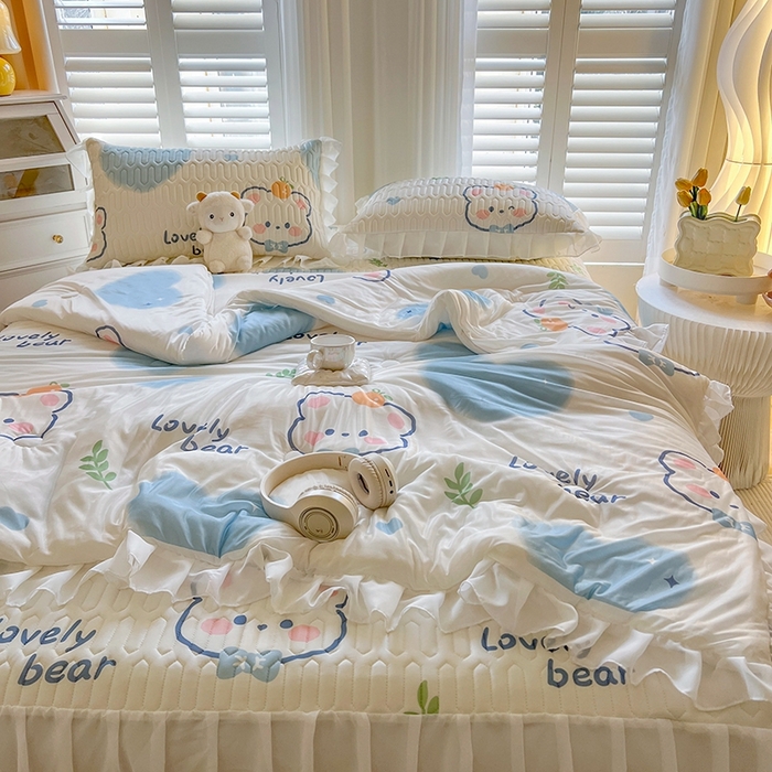 91家纺网 家纺一手货源 找家纺 慕澄2025新款小版印花床裙款乳胶凉席凉感丝夏被四件套 爱心小熊