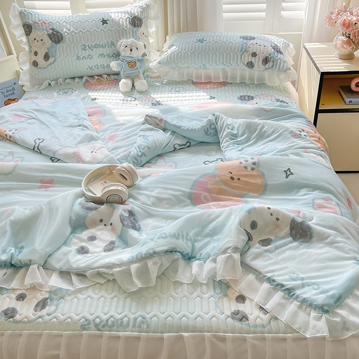 91家纺网 家纺一手货源 找家纺 慕澄2025新款小清新印花凉感丝花床裙款乳胶凉席 嘟嘟旺仔