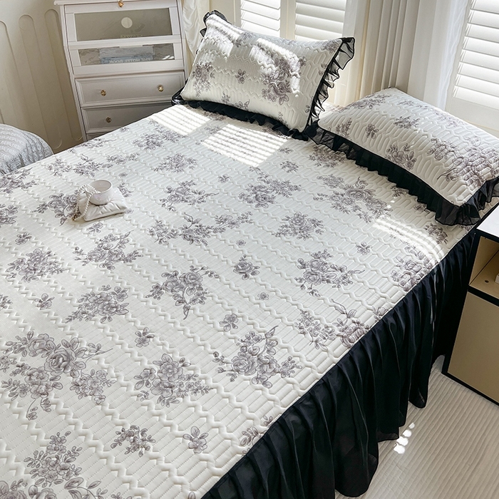 91家纺网 家纺一手货源 找家纺 慕澄2025新款小清新印花凉感丝花床裙款乳胶凉席 素描花