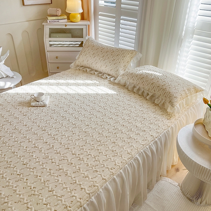 91家纺网 家纺一手货源 找家纺 慕澄2025新款小清新印花凉感丝花床裙款乳胶凉席 叶子青青