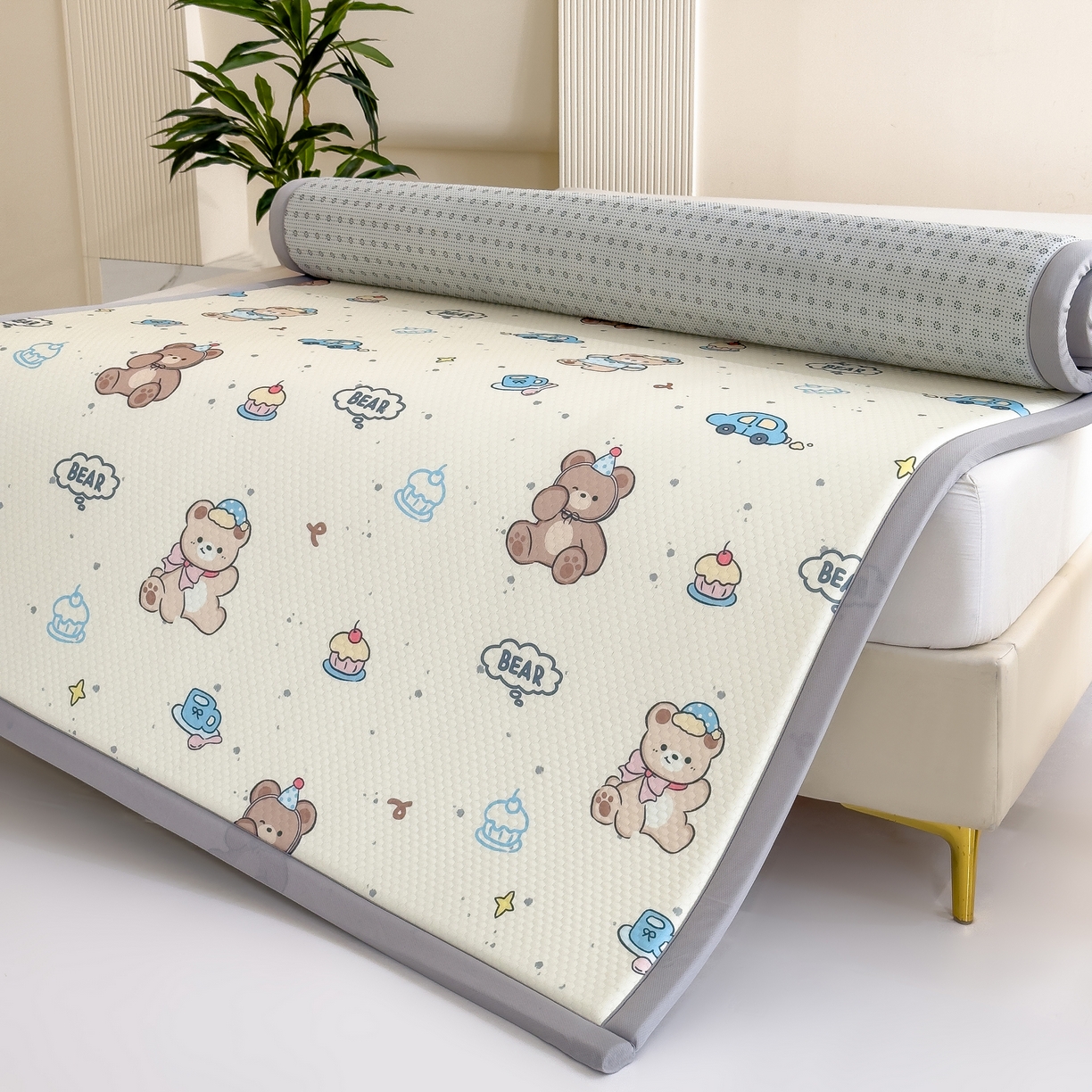 91家纺网 家纺一手货源 找家纺 席世家 2025新款印花豆豆多功能垫 汽车小熊