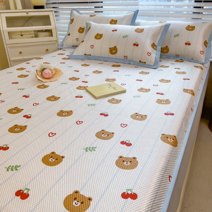 91家纺网 家纺一手货源 找家纺 布卢姆床垫2025新款A类数码印花冰藤席夏凉席--床笠款 樱桃熊