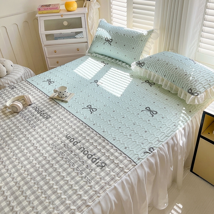 91家纺网 家纺一手货源 找家纺 慕澄2025新款小清新印花凉感丝花床裙款乳胶凉席 蓝色浪漫