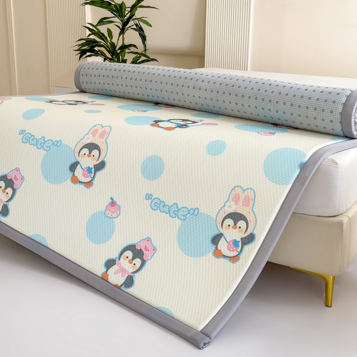 91家纺网 家纺一手货源 找家纺 席世家 2025新款印花豆豆多功能垫 小企鹅