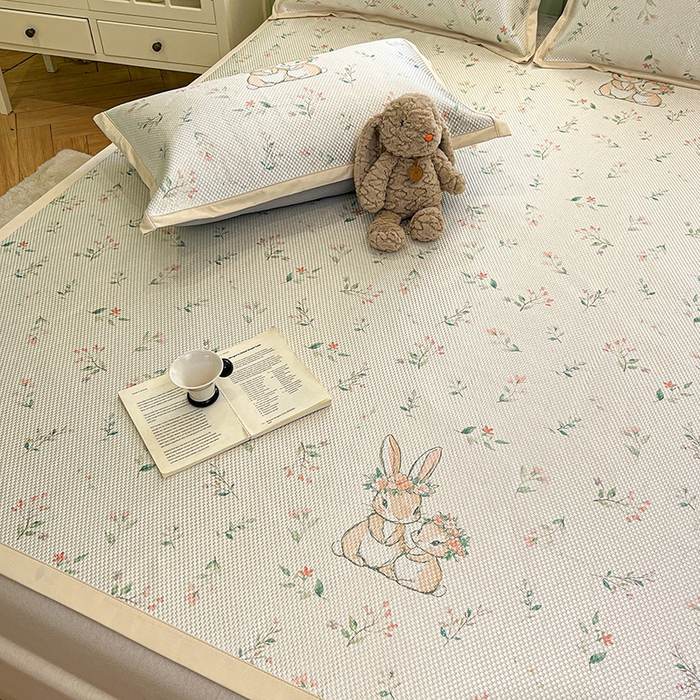 91家纺网 家纺一手货源 找家纺 布卢姆床垫2025新款A类数码印花冰藤席夏凉席--床席款 花园小兔