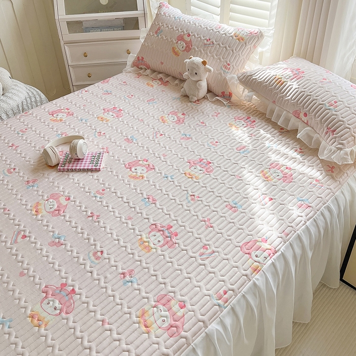 91家纺网 家纺一手货源 找家纺 慕澄2025新款小清新印花凉感丝花床裙款乳胶凉席 美乐蒂